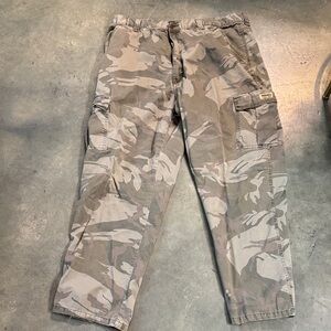 Wrangler Gray Camouflage Cargo Pants